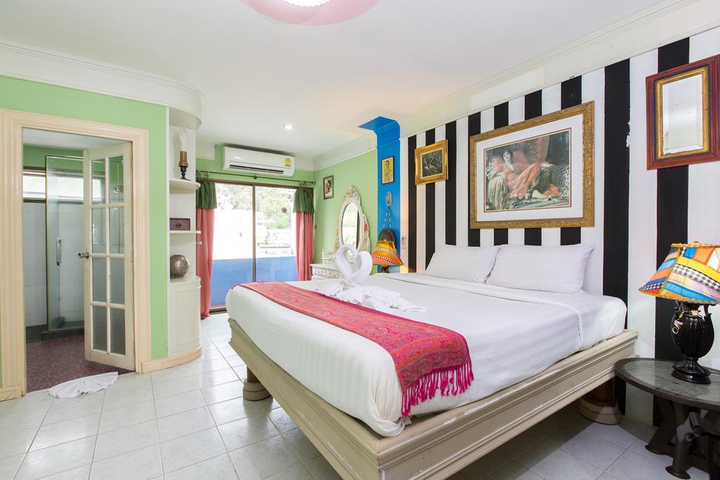 Barefoot Hotel Kalim Beach Front Patong Eksteriør billede