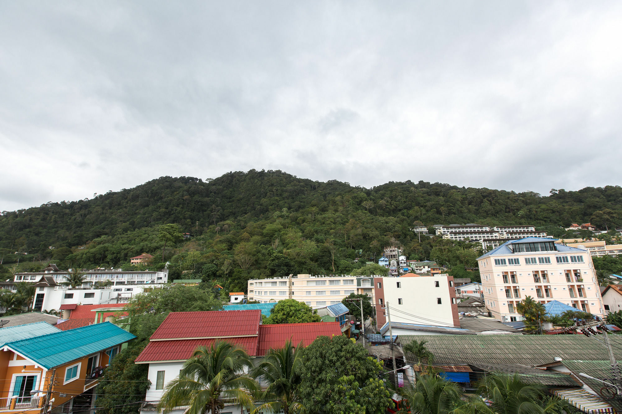 Barefoot Hotel Kalim Beach Front Patong Eksteriør billede