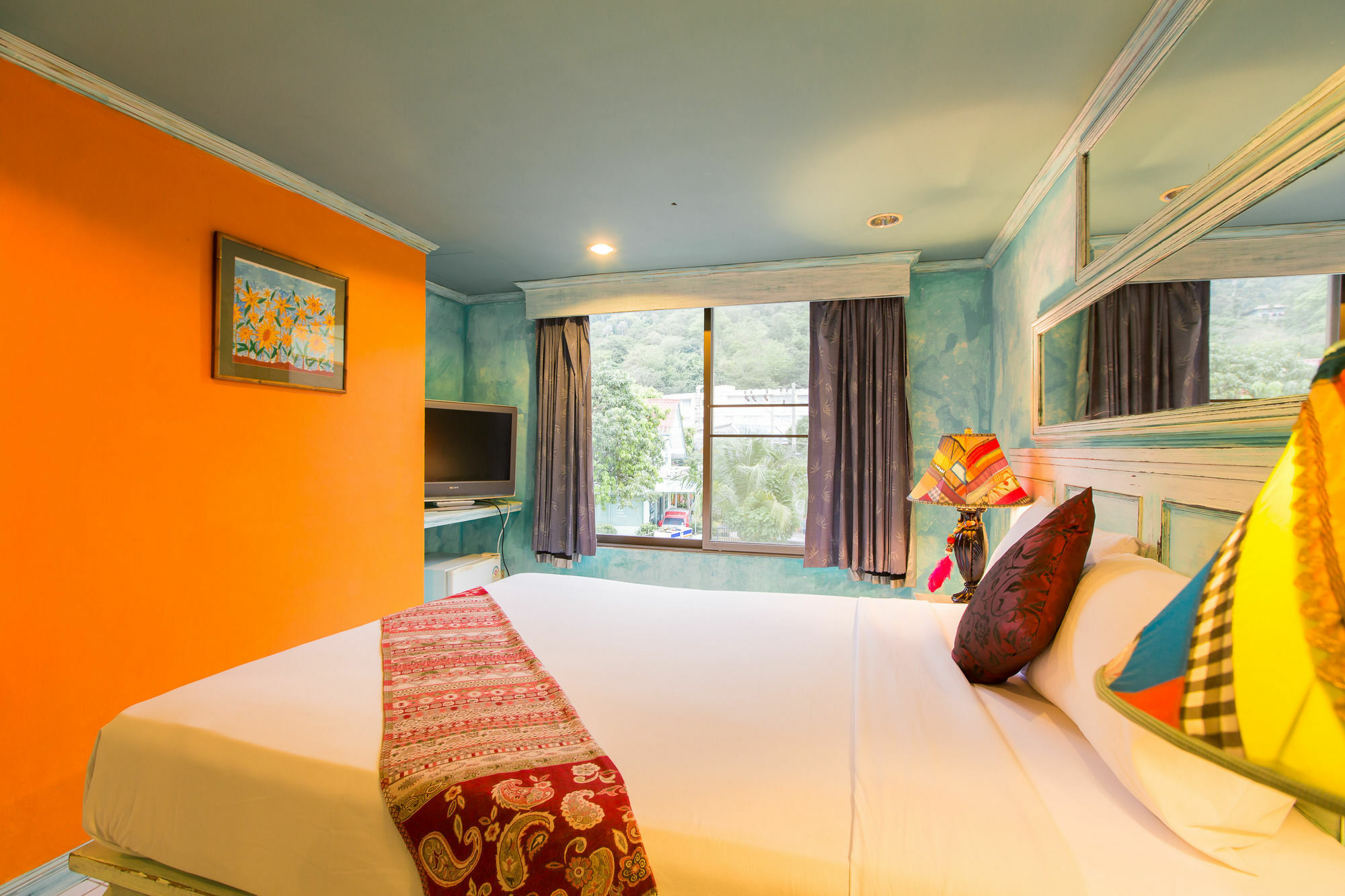 Barefoot Hotel Kalim Beach Front Patong Eksteriør billede
