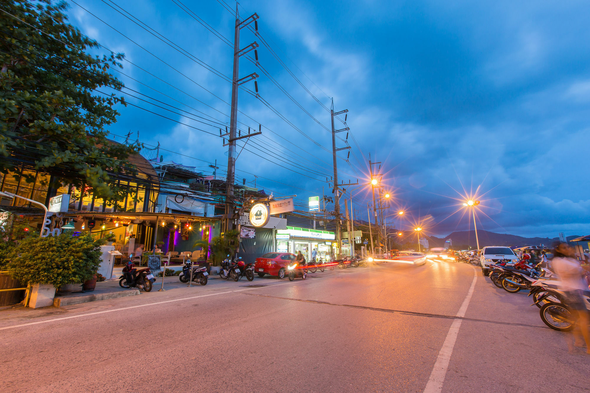Barefoot Hotel Kalim Beach Front Patong Eksteriør billede
