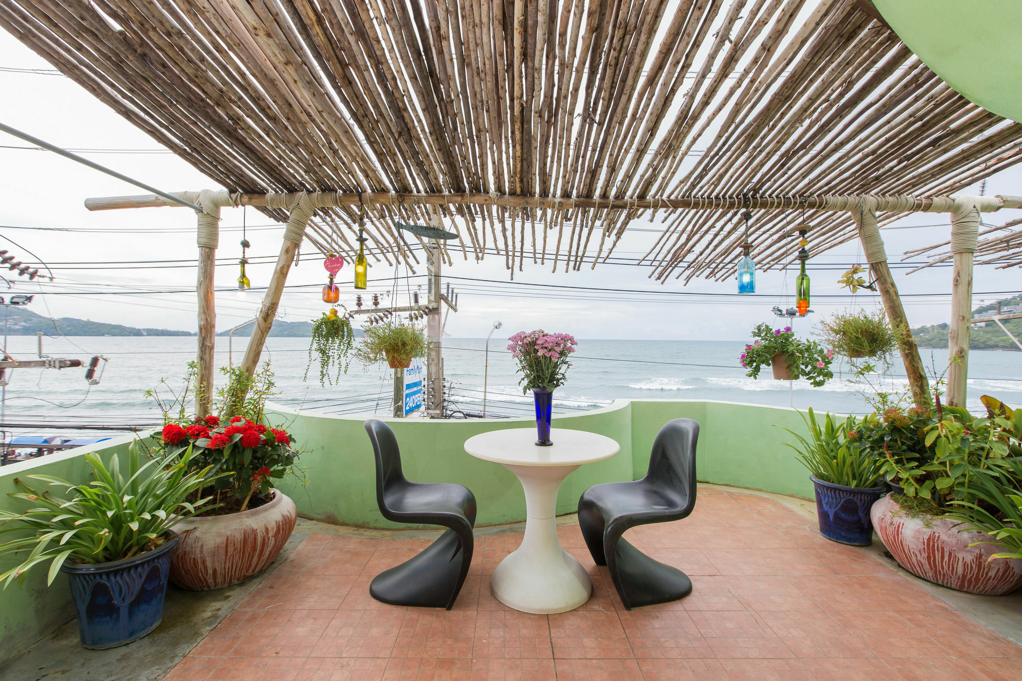 Barefoot Hotel Kalim Beach Front Patong Eksteriør billede